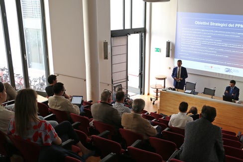 La mobilità deve diventare ancora più completa, interconnessa e intermodale, oltre i confini comunali, ha detto l'assessore provinciale Alfreider alla presentazione dei risultati del sondaggio (Foto: ASP/Ingo Dejaco)