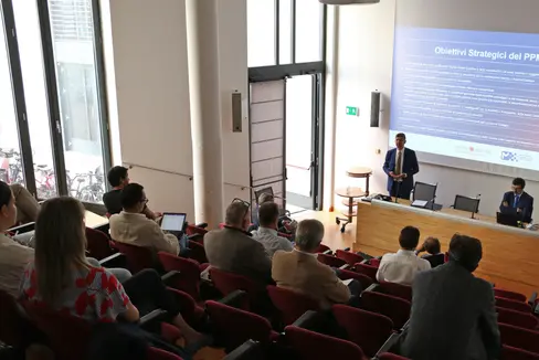 La mobilità deve diventare ancora più completa, interconnessa e intermodale, oltre i confini comunali, ha detto l'assessore provinciale Alfreider alla presentazione dei risultati del sondaggio (Foto: ASP/Ingo Dejaco)