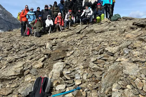 Die geführte Gletscherwanderung zur Suldenspitze hat eindrucksvoll das Schwinden dieses hochalpinen Lebensraums vor Augen geführt. (Foto: LPA/Deutsche Bildungsdirektion/Landesamt für Didaktik/Guido Caracristi)