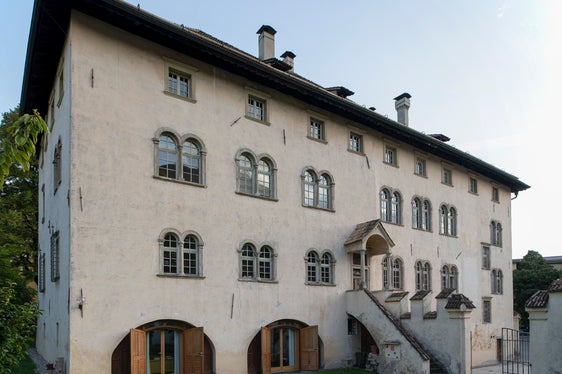 Un ruolo rilevante per la tutela e la preservazione dei beni culturali viene svolto dalla Soprintendenza ai beni culturali, con sede a Palazzo Rottenbuch a Bolzano (ritratto nel foto), esempio stesso di edificio sotto tutela. (Foto: ASP/Soprintendenza Beni culturali)