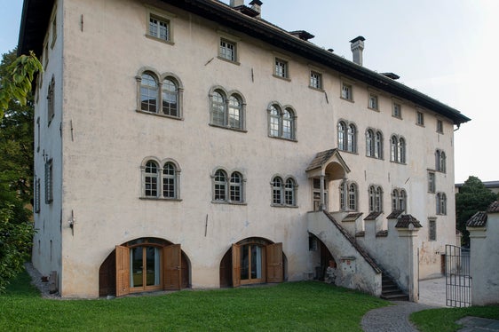 Un ruolo rilevante per la tutela e la preservazione dei beni culturali viene svolto dalla Soprintendenza ai beni culturali, con sede a Palazzo Rottenbuch a Bolzano (ritratto nel foto), esempio stesso di edificio sotto tutela. (Foto: ASP/Soprintendenza Beni culturali)