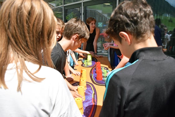 EuregioSportCamp: allenarsi, giocare e fare amicizia superando le frontiere, come da motto della presidenza altoatesina dell'Euregio. (Foto: Land Tirol/Hörmann)