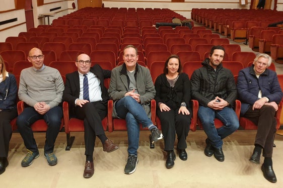 Da sx l'ispettrice amministrativa Conservatorio Michela Carlini, il direttore per la gestione tecnica della costruzione Luca Carmignola, il direttore del Conservatorio Giacomo Fornari, l'assessore all'Edilizia e servizio tecnico Massimo Bessone, la collaboratrice dell'Ufficio per la gestione tecnica Loredana Bertin, il direttore di Dipartimento Davide Gemmellaro e il presidente del Cda Hermann Berger (Foto: ASP/Anna Pitarelli)