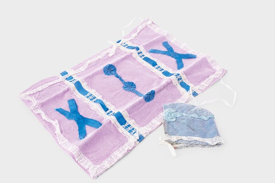 Il vestito da battesimo del futuro missionario Luis Lintner fa parte della collezione dell'Associazione pro museo di Aldino ed è esposto nel Museo civico di Aldino. (Foto: USP/Associazione musei altoatesini/Associazione pro museo di Aldino)