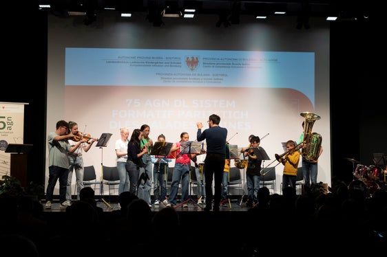 I festeggiamenti sono stati allietati dall’intrattenimento musicale della Scola de Musiga de Ghërdeina (Foto: ASP/Manuela Tessaro)