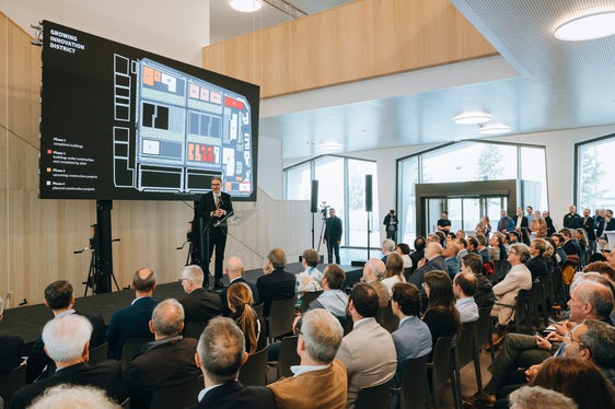 Landeshauptmann Arno Kompatscher bei der Eröffnung der neuen Fakultät für Ingenieurwesen der Freien Universität Bozen (Foto: LPA/NOI Techpark/Daniele Fiorentino)