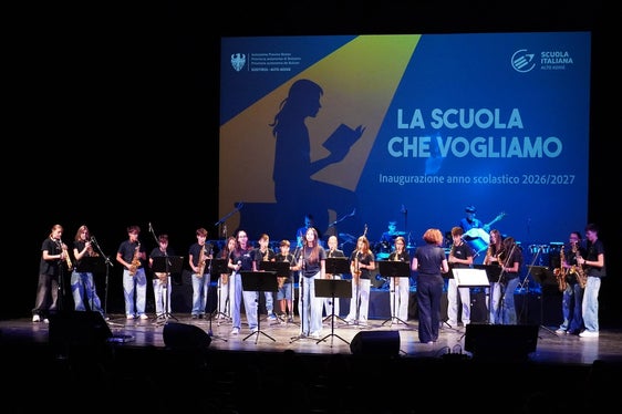 L’accompagnamento musicale è stato affidato alla Chicks Band della Scuola di Musica Vivaldi e all’Istituto Comprensivo Laives, con la formazione La Voice Band. (Foto: Direzione Istruzione e Formazione italiana)