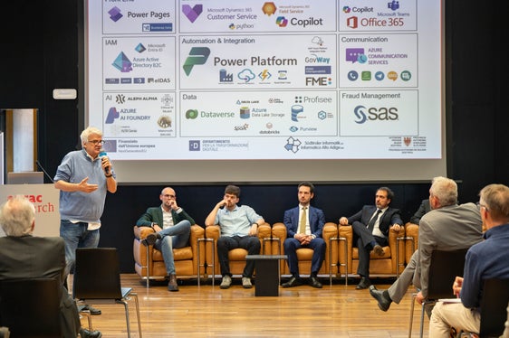 Stefan Gasslitter, direttore generale di Informatica Alto Adige SpA (IAA), ha illustrato il progetto bandiera “Simply digital”, che sarà presentato in autunno. (Foto: USP/Greta Stuefer)