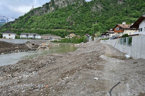 Più protezione contro le piene a Chiusa, grazie ai nuovi muri eretti sull'argine del fiume Isarco (Foto: Ufficio Sistemazione bacini montani Nord)