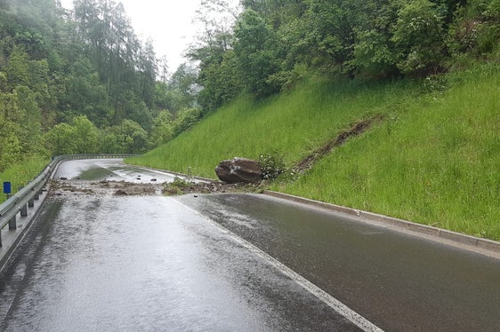 Die Landstraße ins Schnalstal ist nach Steinschlag aus Sicherheitsgründennicht befahrbar. (Foto: Landesabteilung Straßendienst)