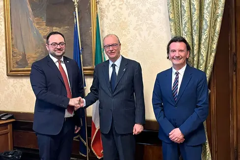 Al centro del colloquio i progetti futuri della scuola italiana dell'Alto Adige: nella foto (da sinistra) il vicepresidente e assessore all'Istruzione Galateo, il ministro Valditara e il sovrintendente scolastico Gullotta. (Foto: ASP/Dipartimento Istruzione e Formazione italiana)