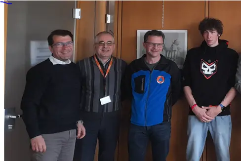 Scambio transfrontaliero. Nella foto (da sinistra) il direttore dell'Ufficio provinciale per la protezione civile Günther Walcher, l'assistente della direzione, Harald Pircher, il coordinatore del Servizio radio provinciale, Markus Rauch, Philip Ranigler del Servizio radio provinciale, il direttore Klaus Unterweger, Ramon Egli e Nikolaus Horn di GeoSphere Austria e il vicedirettore dell'Ufficio Geologia e prove materiali della Provincia di Bolzano Claudio Carraro (Foto: ASP/Maja Clara)