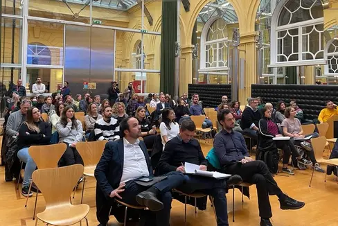 Il lavoro sociale di strada e la sua pratica futura sono stati i temi della conferenza On the road tenutasi oggi, a Palazzo Widmann, a Bolzano (Foto: ASP/Peter Koler)