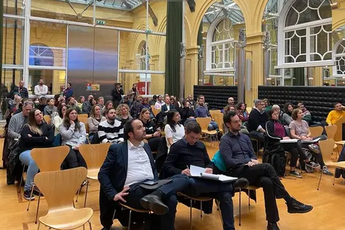 Il lavoro sociale di strada e la sua pratica futura sono stati i temi della conferenza On the road tenutasi oggi, a Palazzo Widmann, a Bolzano (Foto: ASP/Peter Koler)