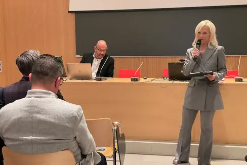 Sono certa che questa occasione di incontro, confronto e crescita sarà utile a tutte le persone e le aziende coinvolte”, ha sottolineato la direttrice della Scuola professionale provinciale per l'artigianato e l'industria Luigi Einaudi Bolzano, Nicoletta Rizzoli. (Foto. USP)