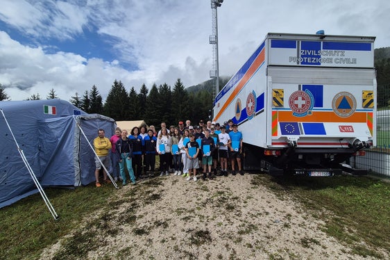 Zivilschutz-Camp in Dietenheim bei Bruneck: Gruppenbild (Foto: LPA/Landeswarnzentrum in der Agentur für Bevölkerungsschutz/Ilaria Folie)