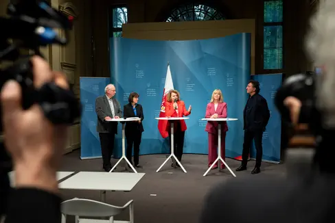 Waren in Uganda vor Ort, um mehrerer Projekte der Entwicklungszusammenarbeit zu besichtigen: (v.l.) Wolfgang Penn und Irene Obexer (Missio, Diözese), Landesrätin Rosmarie Pamer, Caritas-Direktorin Beatrix Mairhofer und der Präsident des Vereins Circle International Umberto Carrescia. (Foto: LPA/Fabio Brucculeri)