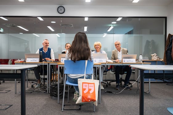 Die teilnehmenden Schülerinnen und Schüler bereiteten sich innerhalb einiger Tage auf die Prüfungen vor und legten diese am Ende des Projektes ab – rund 50 Prozent haben dabei die Prüfung bestanden. (Foto: LPA/Greta Stuefer)
