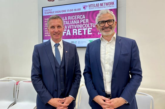 Lnadwirtschaftslandesrat Luis Walcher (links) und der Direktor des Versuchszentrums Laimburg Michael Oberhuber (Foto: LPA/Ressort Landwirtschaft, Forstwirtschaft und Tourismus/sp)