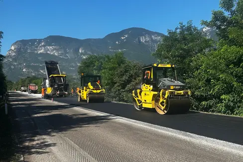 Nella seduta del 17 luglio, la Giunta provinciale ha approvato il programma di acquisti 2026 per il rinnovo dei veicoli e delle attrezzature specialistiche del Servizio strade. Nella foto, alcuni mezzi acquistati negli ultimi anni. (Foto: USP/Servizio strade)