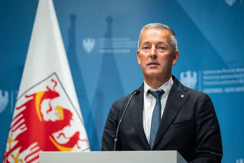 “L’obiettivo è creare, anche per i prossimi tre anni, incentivi per i proprietari affinché investano nell’efficienza energetica degli edifici e promuovano la decarbonizzazione del loro approvvigionamento energetico”, ha sottolineato l’assessore Brunner. (Foto: USP/Fabio Brucculeri)