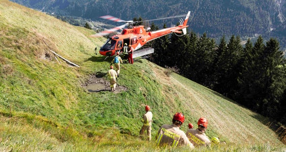 Ziel der Übung war es, vor allem auch Hubschrauber effizient und zielgerichtet für die Unterstützung bei der Brandbekämpfung einzusetzen. (Foto: Feuerwehr Anras/Simon Kofler)