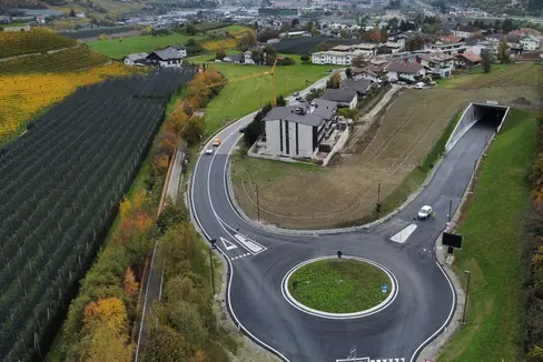 Fino al 68% del traffico pesante viaggia ora attraverso la nuova circonvallazione di Varna e non più attraverso il paese. Lo dimostrano i primi dati disponibili sul traffico dall'apertura della circonvallazione. (Foto: USP/Dipartimento Mobilità e Infrastrutture)