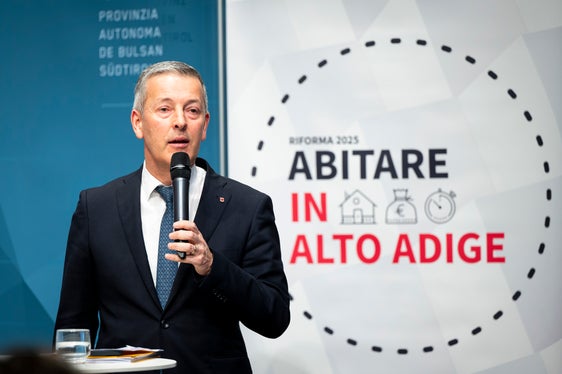 Mitarbeiterunterkünfte können laut Landesrat Peter Brunner in aufgelassenen Beherbergungsbetrieben ohne Änderung der Zweckbestimmung vorgesehen werden. (Foto: LPA/Fabio Brucculeri)