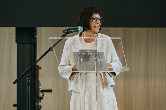 Nel suo discorso di benvenuto, la presidente del NOI, Helga Thaler Ausserhofer, ha parlato di una pietra miliare per il NOI Techpark (Foto: NOI Techpark/Daniele Fiorentino)