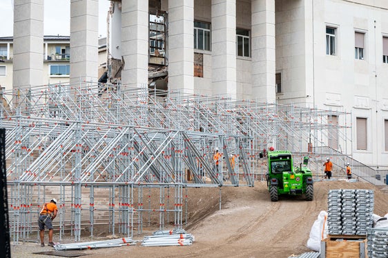 Proseguono secondo il programma gli interventi di messa in sicurezza del Palazzo di Giustizia di Bolzano. Montati i ponteggi e installati i sensori per permettere l'avvio del trasloco degli uffici della Procura nello stabile di via Renon 13, è prossimo anche il trasferimento dell'Ufficio appartenenza linguistica nel palazzo provinciale di piazza Ambrosoli. (Foto: USP/Fabio Brucculeri)