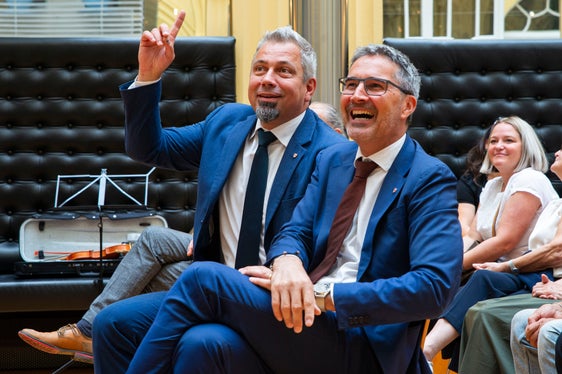 In questi giorni il governatore Kompatscher e il direttore generale Steiner hanno salutato 419 dipendenti provinciali in pensione (Foto: LPA/Fabio Brucculeri)