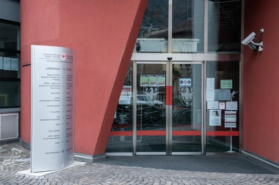Die Beratungen für die Wohnbauförderung im Landhaus 12 in Bozen werden ab März eingeschränkt wieder aufgenommen. (Foto: LPA)