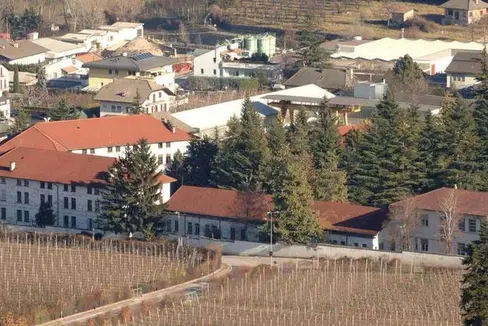 La Giunta provinciale ha autorizzato la stipula del contratto con il Comune di Appiano, relativo al cofinanziamento della costruzione della nuova caserma dei Vigili del fuoco (ex caserma Mercanti) di Appiano. (Foto: USP)