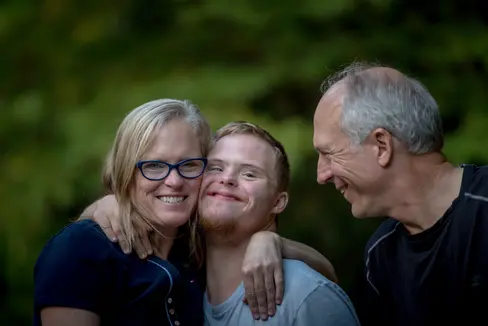 Eliminata la chiusura estiva obbligatoria dei servizi semiresidenziali per le persone con disabilità. Questo migliora la conciliazione tra lavoro e cura, afferma l’assessora Deeg (Foto: unsplash)