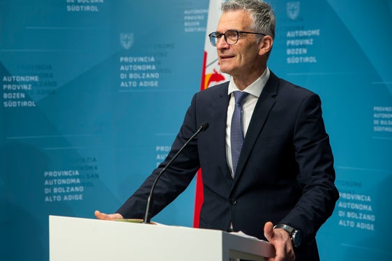 Il direttore della Ripartizione foreste Günther Unterthiner afferma che Grazie ai dati raccolti dall'osservazione delle foreste montane riusciamo ad adottare in modo tempestivo misure adeguate (Foto: ASP/Fabio Brucculeri)
