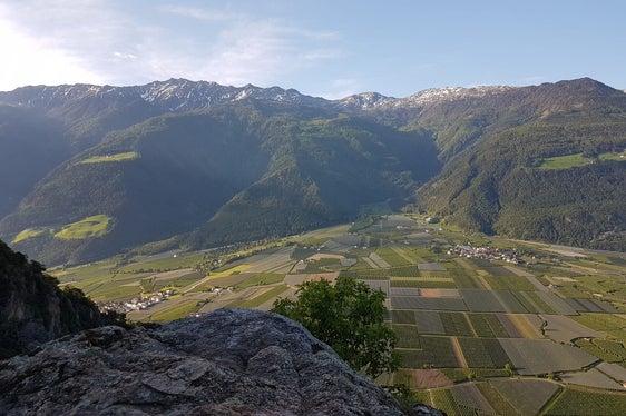 Non si possono lasciare rifiuti in montagna. Nonostante questo il fenomeno riguarda anche le montagne dell'Alto Adige: nella foto il Parco naturale del Gruppo del Tessa (Foto: Maria Mayr)