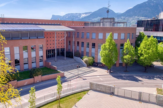 Anche la Scuola professionale provinciale per il commercio, l'artigianato e l'industria Ing. Luis Zuegg di Merano prenderà la denominazione di Centro di formazione professionale (Foto: ASP)