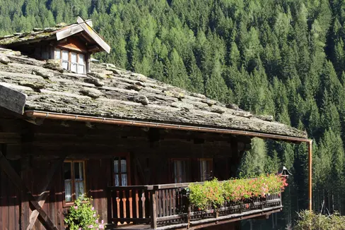 Für die Erhaltung und Aufwertung traditioneller Kulturlandschaften gewährt das Land Südtirol Förderungen: Darum kann vom 1. März bis 31. Mai 2022 angesucht werden. (Foto: LPA/Martina Pecher)