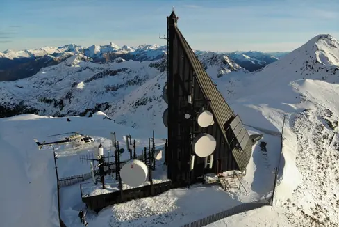 Mit über 120 Senderstandorten und mehr als 1.200 Sendegeräten sorgt die RAS für eine flächendeckende Hörfunk- und Fernsehversorgung in Südtirol. Im Bild: Die Hohe Scheibe. (Foto: RAS)
