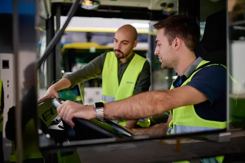 Dei 54 partecipanti alla Sasa Academy, 20 lavorano già da luglio come autisti nei servizi di linea (Foto: Sasa/Gerd Eder)