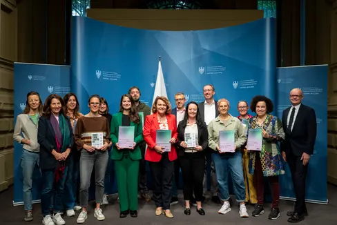 24 partner fanno parte della rete Genitori-connessi. Insieme, hanno sviluppato un documento per sostenere i professionisti nell'aiutare i bambini, i giovani e le famiglie ad affrontare le sfide del mondo digitale. (Foto: USP/Fabio Brucculeri)