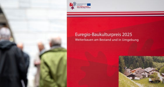 Mostra itinerante “Cultura del costruito nell'Euregio Tirolo-Alto Adige-Trentino”: un'occasione per informarsi sulla cultura architettonica, riflettere sulla progettazione del proprio ambiente di vita e trovare ispirazione per i propri progetti. (Foto: USP/Fabio Brucculeri)