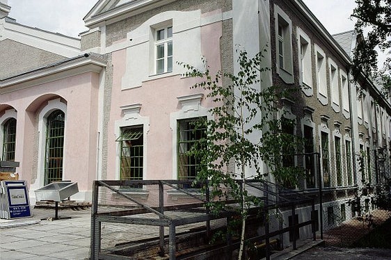 Die Remise der Trambahn Oberlana-Meran ist ein Baudenkmal der Technik- und Mobilitätsgeschichte Südtirols und wird unter Schutz gestellt. (Foto: LPA/Landesdenkmalamt)