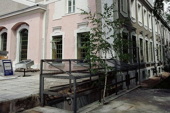 Die Remise der Trambahn Oberlana-Meran ist ein Baudenkmal der Technik- und Mobilitätsgeschichte Südtirols und wird unter Schutz gestellt. (Foto: LPA/Landesdenkmalamt)