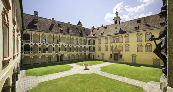 Im Kaisersaal der Bischöflichen Hofburg wird die Tagung des Südtiroler Landesarchivs in Kooperation mit dem Tiroler Geschichtsverein am 13. September um 19 Uhr eröffnet. (Foto: Hofburg)