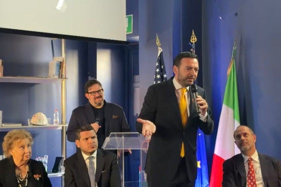 Il vicepresidente della Provincia Marco Galateo durante il suo intervento, seguito con attenzione da Maria Falcone, sorella del magistrato Giovanni Falcone. (Foto: USP)