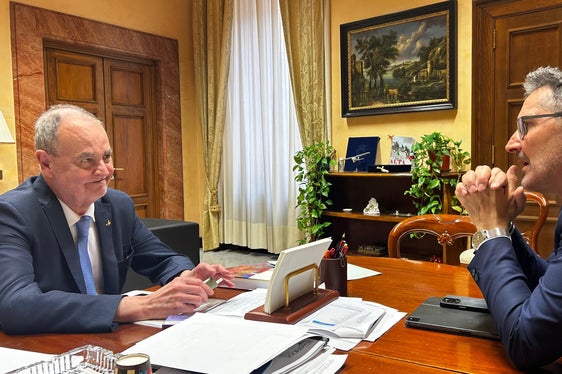 Landeshauptmann Arno Kompatscher hat erneut Regionenminister Roberto Calderoli getroffen, um über die Reform des Autonomistatuts zu sprechen. (Foto: LPA)