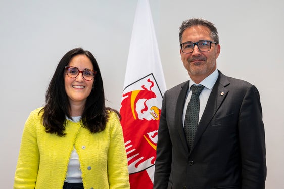 La difensora civica Veronika Meyer è in carica da un anno. Ha fatto il punto della situazione al presidente della Provincia Arno Kompatscher. (Foto: USP/Fabio Brucculeri)