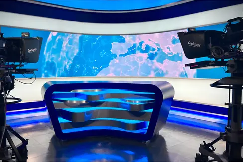 Am 7. Februar 1966 wurde erstmals die deutschsprachige Tagesschau ausgestrahlt. Heute ist für die Tagesschau des Rai Südtirol in Bozen eine modernes Studio eingerichtet. (Foto: Rai Südtirol)