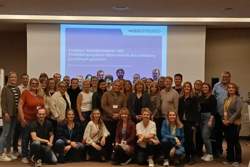 Die Teilnehmerinnen und Teilnehmer des grenzübergreifenden Informationsaustauschs Erasmus+ in der Berufsbildung (Foto: LPA/Deutsche Bildungsdirektion)